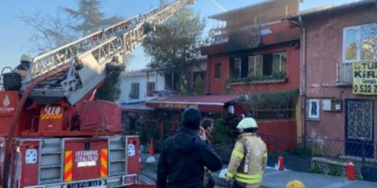 Yekîneyên Tolhildanê li dijî rêveber û hevkarên AKP’ê çalakî kirin