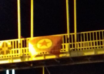 Yekîneya Tolhildanê ala PKK’ê li kolanên Amedê daliqandin