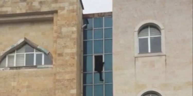 Li avahiya qeymeqamiyê ya Cizîrê hewldana xwekuştinê