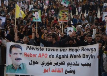 Gelê Rojavayê Kurdistan ji bo Rêberê Gelan Abdullah Ocalan li ser piyan e