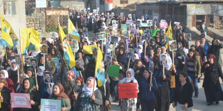 Gelê Mexmûrê ji bo Rêberê Gelan Abdulah Ocalan daketin kolanan