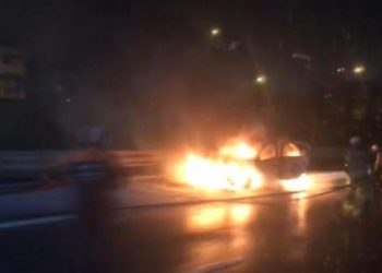 LEZGÎN – Li Stenbolê du wesayîtên luks ên AKP’yiyan hate şewitandin