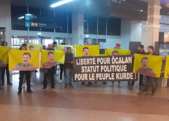 Ciwanên Kurd li Balafirgeha Strasbourgê di çalakiyê de ne: Parêzer divê demildest biçin Îmraliyê