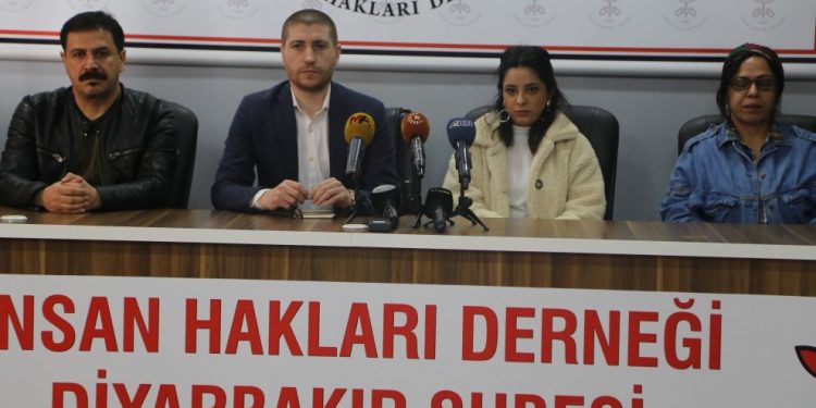 Li miduriyeta perwerdê polisan sîxurtî li mamoste ferz kirin