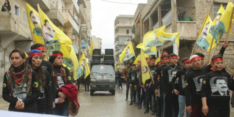 Ciwanên Helebê komploya 15’ê Sibatê bi meşekê şermezar kirin