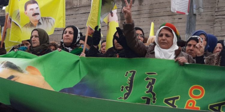 Li Rojava bi deh hezaran kesî li dijî komploya 15’ê Sibatê daketin qadan