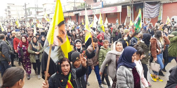 Li Rojava bi deh hezaran kesî li dijî komploya 15’ê Sibatê daketin qadan