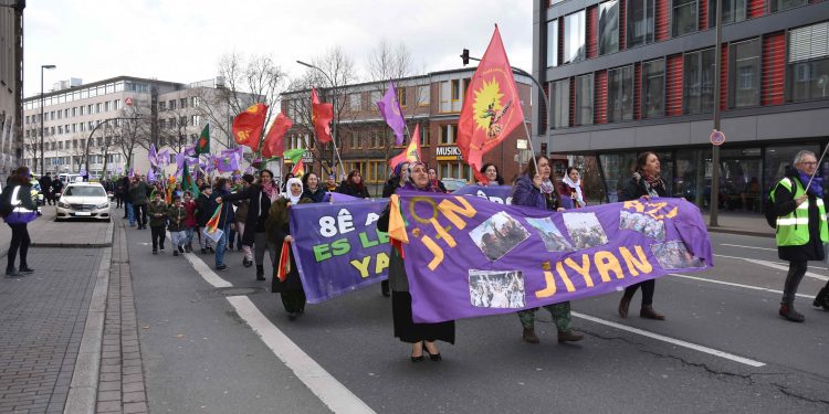 Li Dortmûndê çalakiya 8ê Adarê: ‘Jin cîhanê diguherînin’