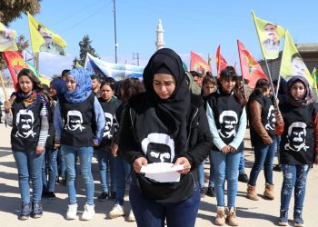 ​​​​​​​Ciwanên Şehba banga eşkerekirina çaranûsa rêberê xwe kirin