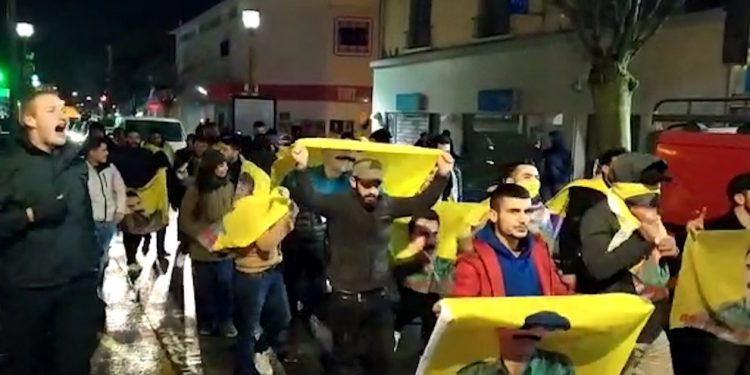 Li Parîsê Ciwanên Kurd ji bo Ocalan çalakî li dar xistin