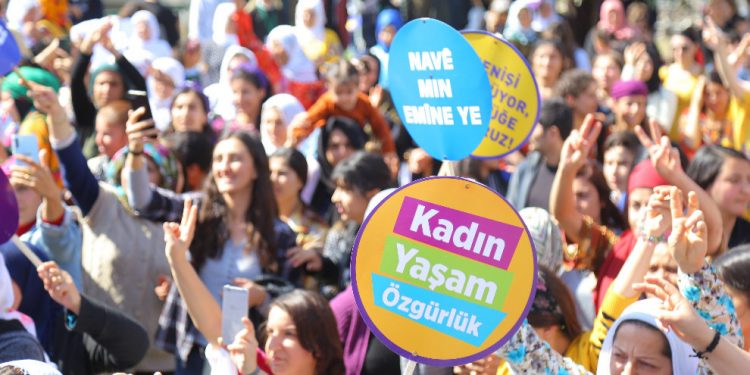 Li Qoserê pîrozbahiya 8’ê Adarê: Jin wê faşîzmê têk bibin