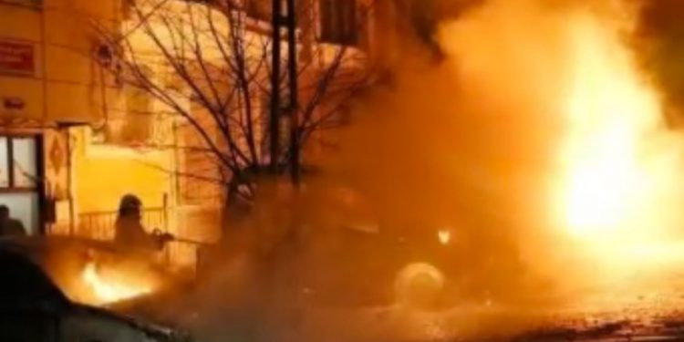 LEZGÎN – Yekîneyên Tolhildanê li Stenbolê 9 wesayît şewitandin