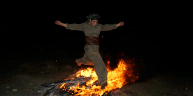 Gerîlayên YRK’ê Newroz pîroz kirin