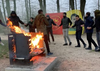 Agirê Newrozê ku Kawayê Hesînkar pêxistiye, li Swîsrêyê geş dibe