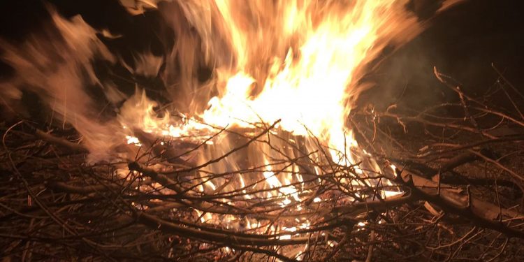 Li Başûrê Kurdistanê Ciwanan agirê Newrozê pêxistin