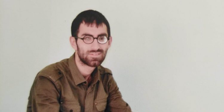 Girtiyê bi penceşerê ketiye Ayik nehate berdan