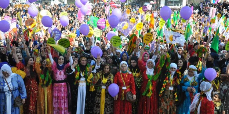 Ji Rojnivîsên Hevalên Şehîd ji bo 8’ê Adarê