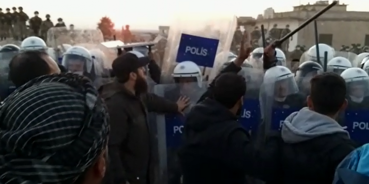 Çeteyan û Idlibiyan li dijî dewriyeya hevbeş a Tirkan-Rusî barîkat danîn