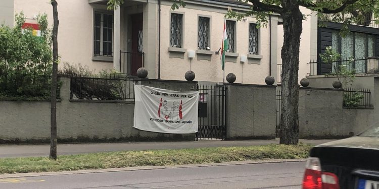 Li ber nûnertiya Bernê ya PDK’ê hevkarî û îxanet hate protestokirin