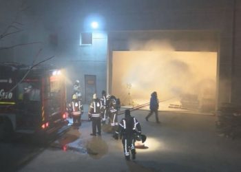 Li Stenbolê Înîsîyatîfa Zarokên Agir Kargehek 5 qatî ya mobîlya dan ber agir