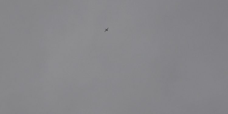 Balafirên keşfê ên dagirkeran li ser Mexmûrê difirin