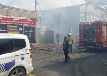 Li Stenbolê Yekîneyên Tolhildanê avahiya şirketa AKP’î şewitandin