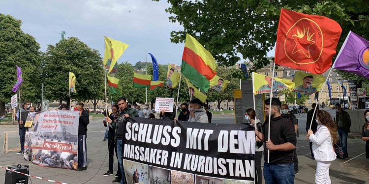 Li Stuttgartê ji ciwanan li hemberî dagirkirinê çalakî