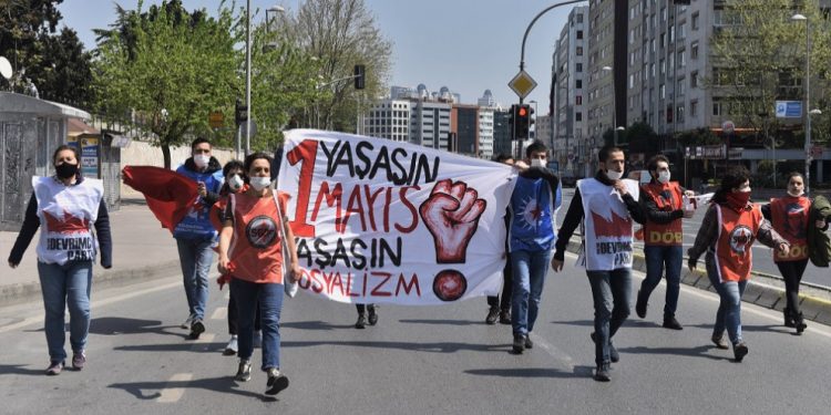 Li Taksîmê 1’ê Gulanê: Polîsên faşîst êriş birin ser kedkaran