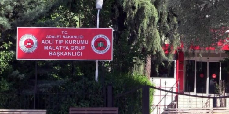 Malbatê cenazeyê gerîlayê HPG’ê Gozubuyuk girt