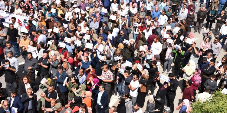 Gelê Silêmanî li dijî rewşa xirab a aborî daketin qadan