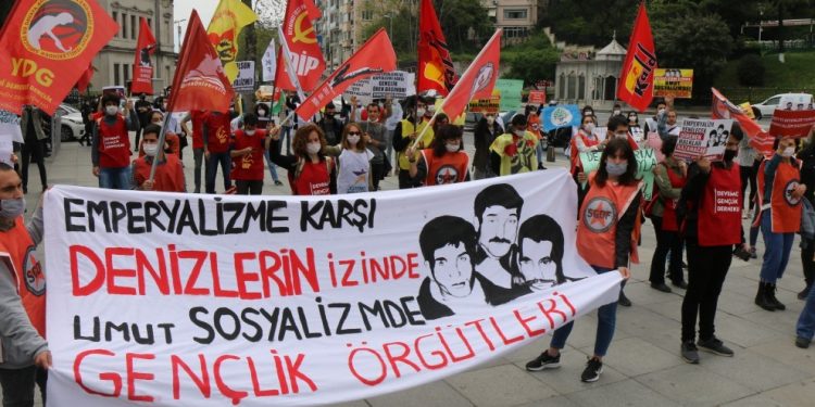 Rêxistinên ciwanan Denîz Gezmîş û hevalên wî bi bîr anîn