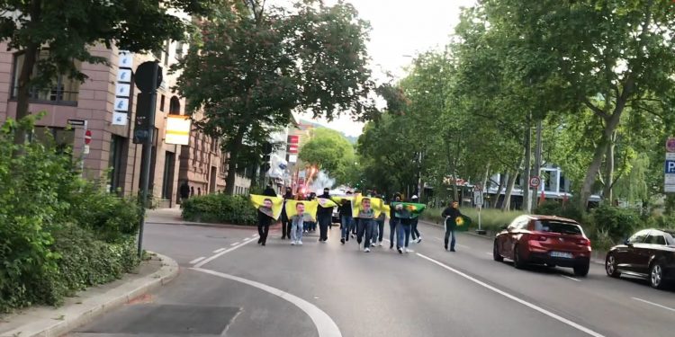 Ciwanan li Stûttgartê tecrîd protesto kirin