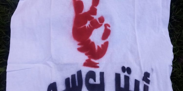 Ciwanên Welatparêz ji bo meşa dirêj tîşortên bi sembola Serkeftinê amadekirin