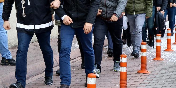 Faşîzm dewam dike: 5 kes hatin binçavkirin