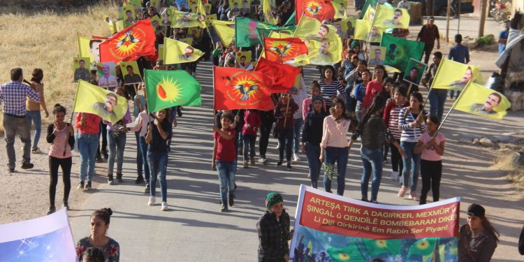 Ciwanên Efrînê li dijî dagirkeriyê daketin qadan