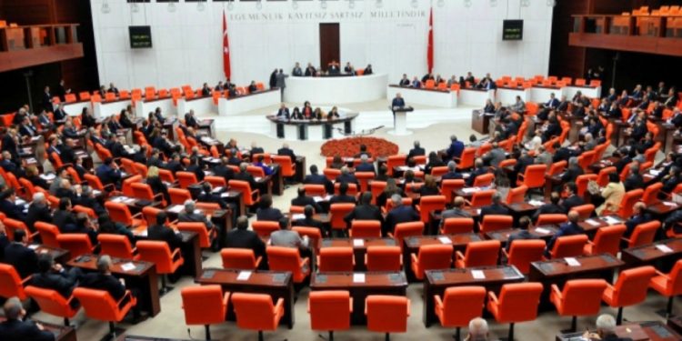 Desthilata faşîst a AKP/MHP’ê li dijî vîna gel darbe kir!