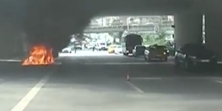 LEZGÎN – Însiyatîfa Zarokên Agir keştiyek û wesayiteke luks a faşîstan şewitandin