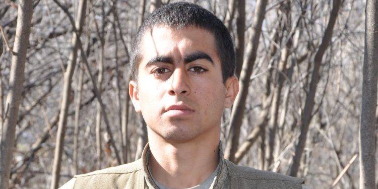 Cenazeyê gerîlayê HPG’ê Bîrsen li Amedê hate veşartin