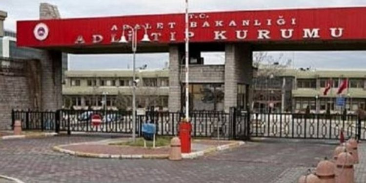 Cenazeya Gerîllaya HPG’ê Lale Acar ji aliyê malbatê ve hate girtin