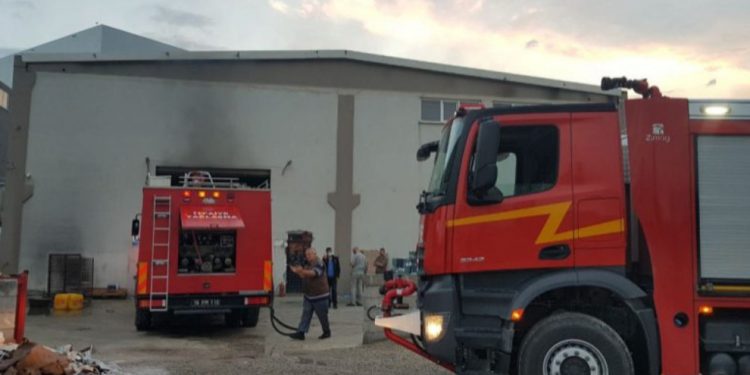 LEZGÎN – Înisîyatîfa Zarokên Agir 6 wesayît û fabrîkeyek şewitand