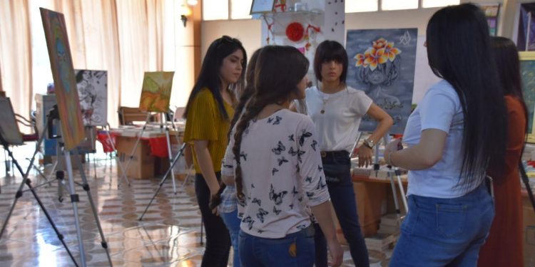 Pêşangeha Jinên Ciwan li Çemçemalê dest pê kir