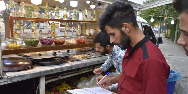 Ciwanan ruxmê astengiyên asayîşa Dûkanê bi sedan îmzeyan dijî dagirkeriyê komkirin