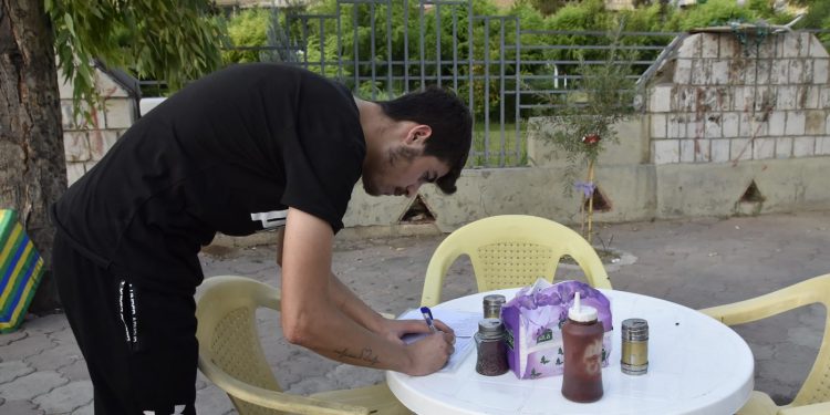 Ciwanan ruxmê astengiyên asayîşa Dûkanê bi sedan îmzeyan dijî dagirkeriyê komkirin