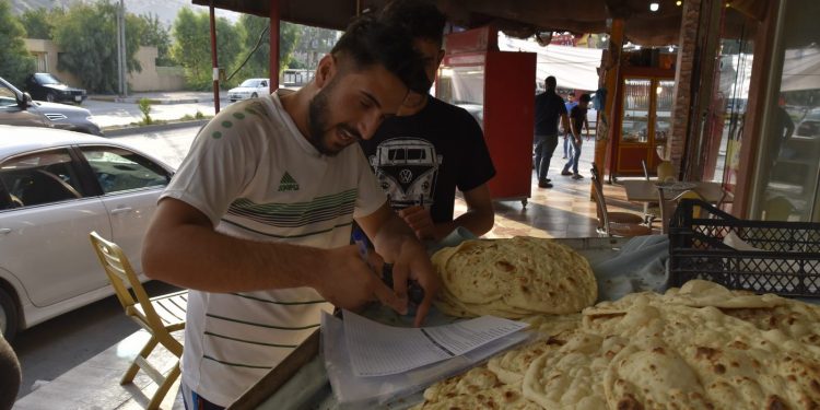 Ciwanan ruxmê astengiyên asayîşa Dûkanê bi sedan îmzeyan dijî dagirkeriyê komkirin