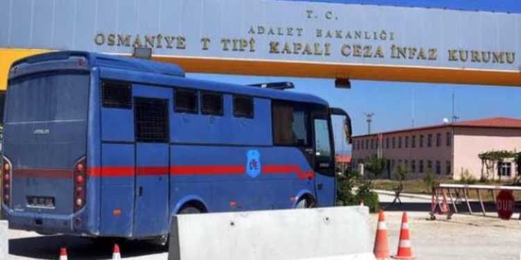 Di zindanê de sê girtî ji ber ku nayên dermankirin di greva birçîbûnê de ne