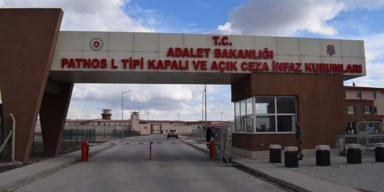 Bi mehan e qargoyan nadin girtiyên li Girtîgeha Patnosê