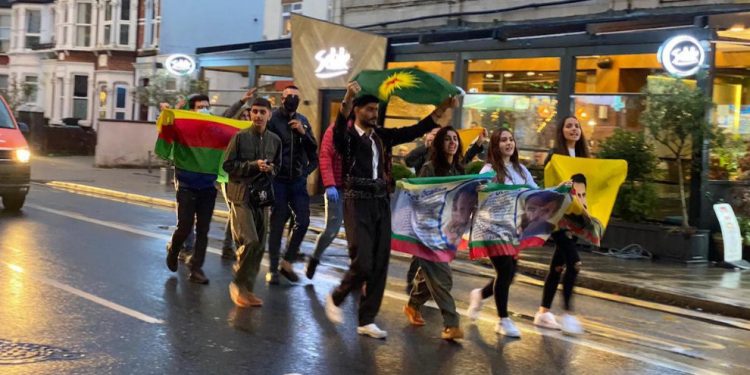 Li Londonê çalakiya ‘Bi hev re serhildan’