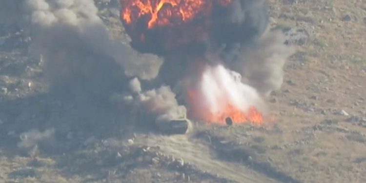 LEZGÎN – Gerîllayan li Şemzînanê li wesayîteke zirxî dan