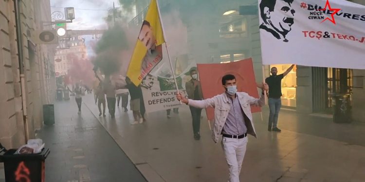 Ciwanên Kurd li Bordeaûxê ji bo azadiya Rêberê Gelan Abdullah Ocalan herikîn qadan