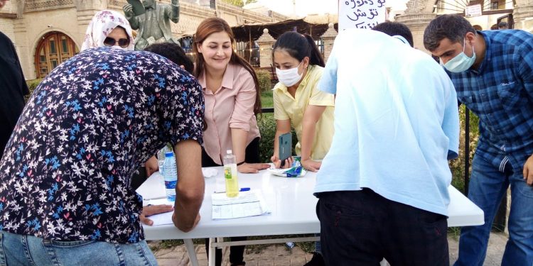 Ji bo destekdayina Kampaniya îmzeyan Tevgera Azadî Stand vekirin